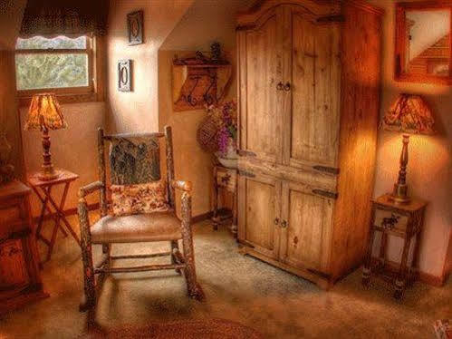 The Log House Lodge Three Rivers Oda fotoğraf
